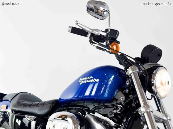 HARLEY-DAVIDSON SPORTSTER XL 883 